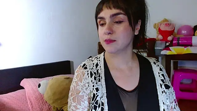 Snapshot of collette_beaufoy_ chatting on 05.14.26 collette beaufoy online show from 05.14.26