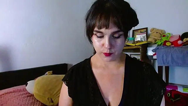 Snapshot of collette_beaufoy_ chatting on 06.12.26 collette beaufoy online show from 06.12.26