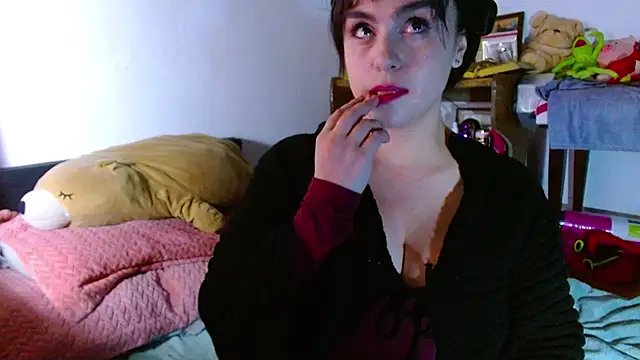 Snapshot of collette_beaufoy_ chatting on 06.13.26 collette beaufoy online show from 06.13.26