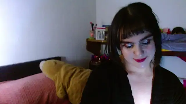 Snapshot of collette_beaufoy_ chatting on 06.20.26 collette beaufoy online show from 06.20.26