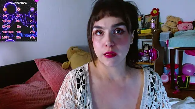 Snapshot of collette_beaufoy_ chatting on 07.17.26 collette beaufoy online show from 07.17.26