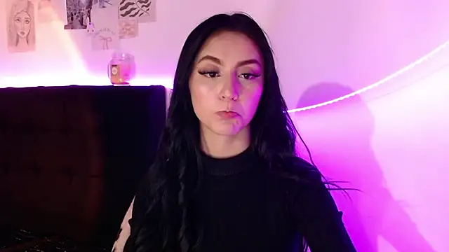 Coralinnee  online show from 01.24.25