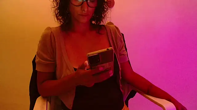 Snapshot of brdot_ chatting on 12.19.25 brdot online show from 12.19.25