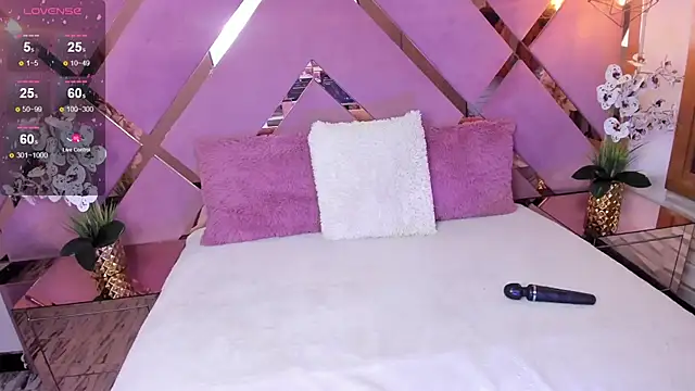 SHANONCLARK online show from 02.24.25