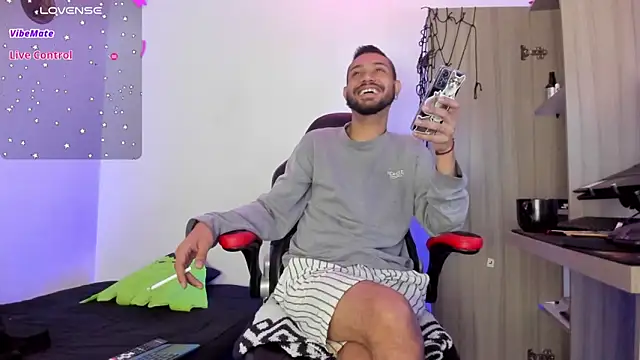 Aron Baylor online show from 10.14.25