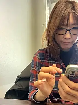 Love me Eri  online show from 12.22.25