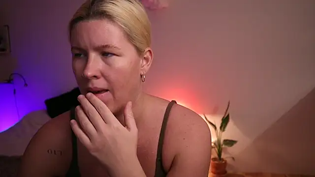 moonamii online show from 12.15.24