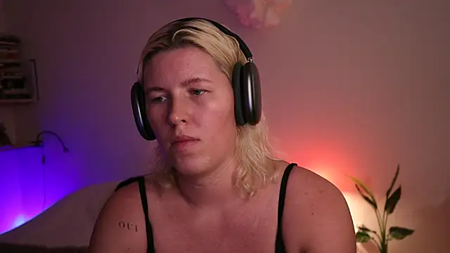 moonamii online show from 01.27.25