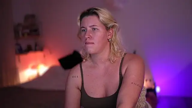 moonamii online show from 02.28.25