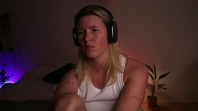 moonamii online show from 09.29.25