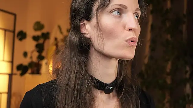 Snapshot of yulladao chatting on 11.14.25 yulladao online show from 11.14.25