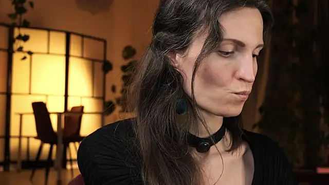 Snapshot of yulladao chatting on 11.18.25 yulladao online show from 11.18.25