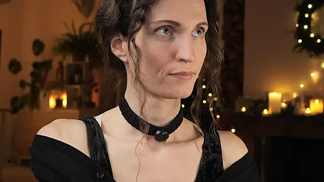 Snapshot of yulladao chatting on 12.19.25 yulladao online show from 12.19.25