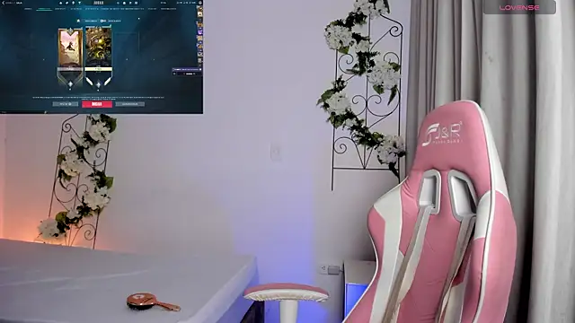 Snapshot of Jiggly__ chatting on 09.10.25 Jiggly online show from 09.10.25