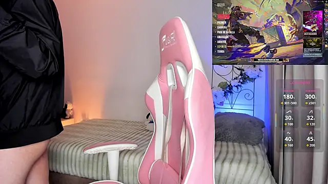 Snapshot of Jiggly__ chatting on 09.22.25 Jiggly online show from 09.22.25