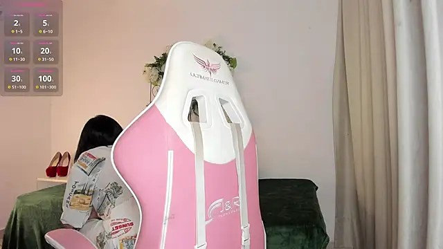 Snapshot of Jiggly__ chatting on 10.11.25 Jiggly online show from 10.11.25