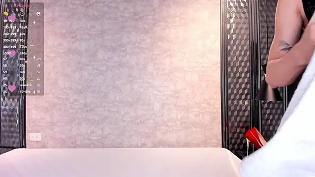 Snapshot of Jiggly__ chatting on 10.17.25 Jiggly online show from 10.17.25