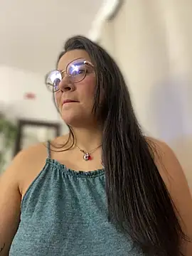 Snapshot of Lia_flowers chatting on 02.24.25 Lia flowers online show from 02.24.25