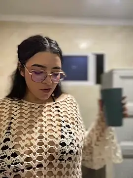 Snapshot of Lia_flowers chatting on 02.28.25 Lia flowers online show from 02.28.25