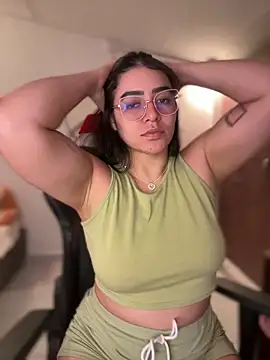 Snapshot of Lia_flowers chatting on 11.21.25 Lia flowers online show from 11.21.25