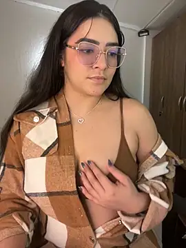 Snapshot of Lia_flowers chatting on 11.22.25 Lia flowers online show from 11.22.25