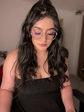 Snapshot of Lia_flowers chatting on 12.13.25 Lia flowers online show from 12.13.25