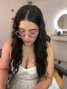 Snapshot of Lia_flowers chatting on 02.14.26 Lia flowers online show from 02.14.26