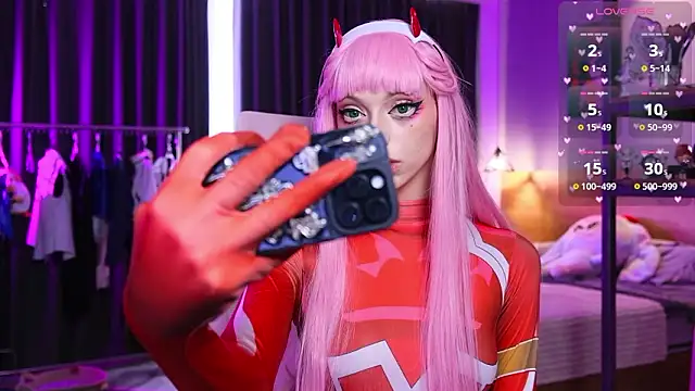 HolliWould  online show from 02.20.26