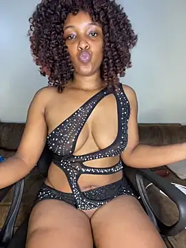 Snapshot of sweetestval chatting on 02.16.25 sweetestval online show from 02.16.25