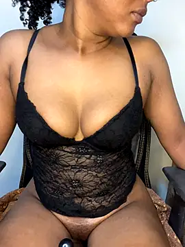 Snapshot of sweetestval chatting on 10.17.25 sweetestval online show from 10.17.25