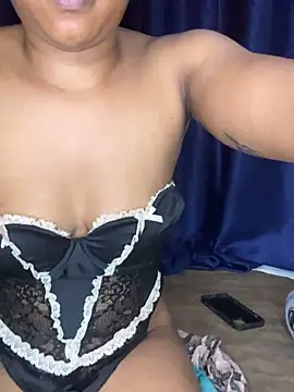 Snapshot of sweetestval chatting on 11.25.25 sweetestval online show from 11.25.25