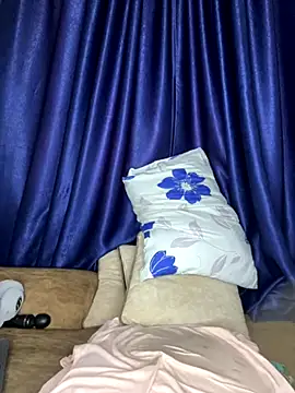 Snapshot of sweetestval chatting on 11.27.25 sweetestval online show from 11.27.25