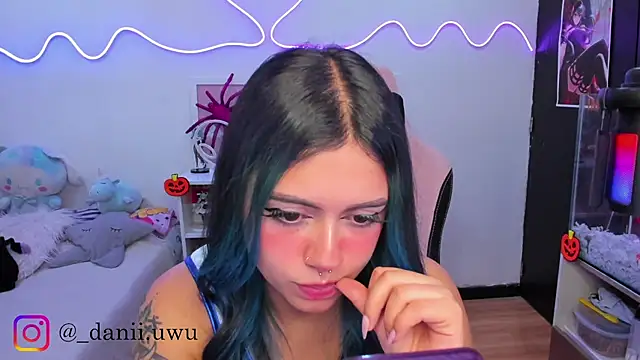 CuteDani  online show from 10.10.25