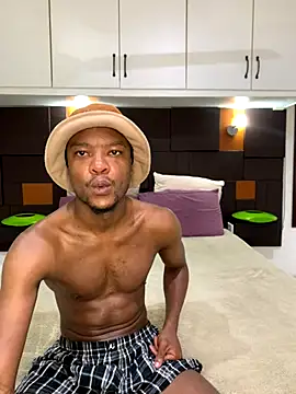 Snapshot of iCrushYenu chatting on 11.02.25 iCrushYenu online show from 11.02.25