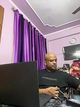 Snapshot of Dick_6inches chatting on 10.27.25 Dick 6inches online show from 10.27.25