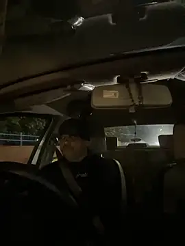 Snapshot of Dick_6inches chatting on 10.29.25 Dick 6inches online show from 10.29.25