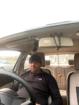 Snapshot of Dick_6inches chatting on 10.31.25 Dick 6inches online show from 10.31.25