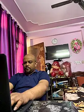 Snapshot of Dick_6inches chatting on 11.15.25 Dick 6inches online show from 11.15.25