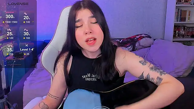 Snapshot of kellyharris chatting on 12.21.24 kellyharris online show from 12.21.24