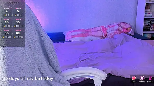 Snapshot of kellyharris chatting on 02.15.25 kellyharris online show from 02.15.25