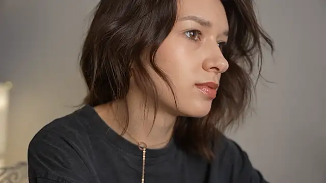 Snapshot of VivianLy_ chatting on 01.24.25 VivianLy online show from 01.24.25