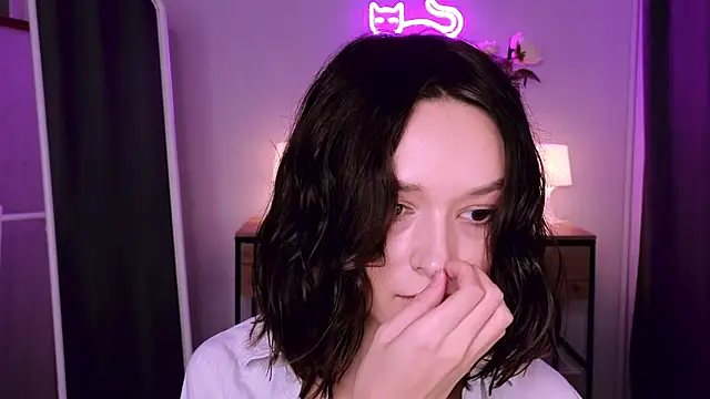 Snapshot of VivianLy_ chatting on 02.02.25 VivianLy online show from 02.02.25