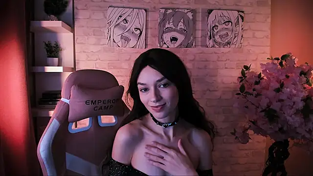 VivianLy  online show from 11.28.25