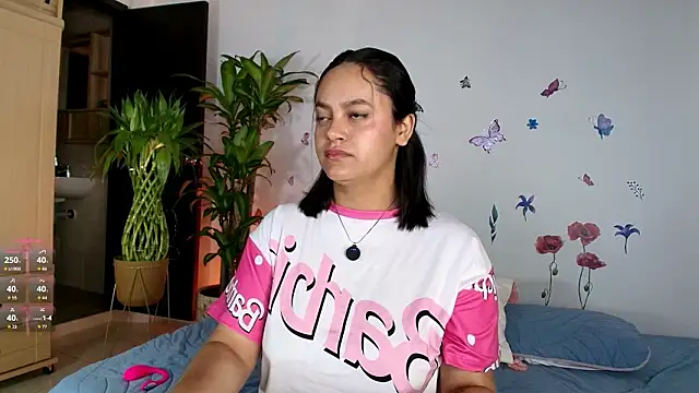 Snapshot of VICTORIABLACK_@xh chatting on 02.04.26 VICTORIABLACK xh online show from 02.04.26