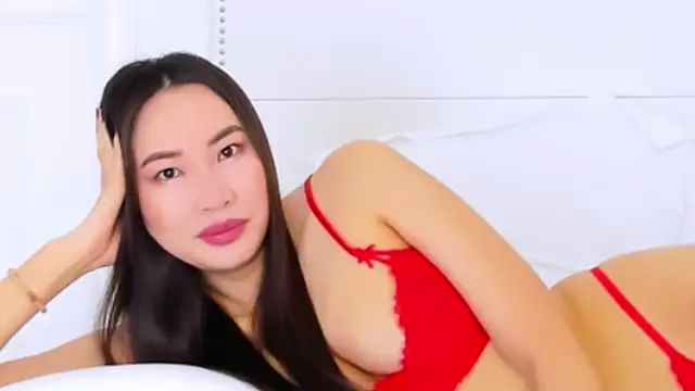 NaomiYuu online show from 10.27.25