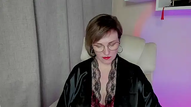 Snapshot of feliziaDesire chatting on 05.11.26 feliziaDesire online show from 05.11.26