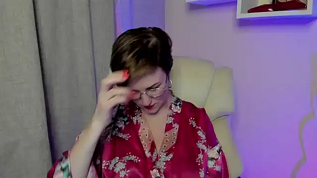 Snapshot of feliziaDesire chatting on 06.19.26 feliziaDesire online show from 06.19.26