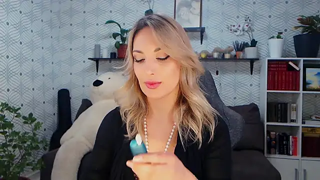 MillaXQueen online show from 02.05.26