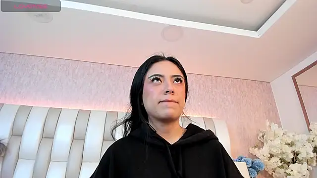 Rebeca jones online show from 03.04.25