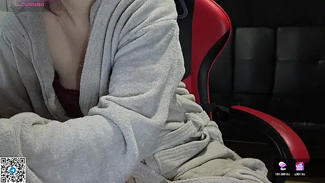 Snapshot of Mia_G0ld chatting on 11.09.25 Mia G0ld online show from 11.09.25